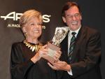 Lola Herrera recibe el Premio Pepe Isbert "llena de emociones"