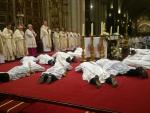 El arzobispo de Toledo ordena trece presbíteros y siete diáconos en la Catedral