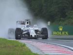 La lluvia hace ondear la bandera roja en Hungaroring, con Alonso tercero