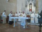 El obispo de Jerez (Cádiz) consagra el altar de la iglesia de Santiago, devuelto al culto tras doce años cerrado