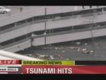 Los barcos entran en la autopista con el tsunami