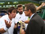 Wimbledon multa con 15.000 euros a Cuevas y Granollers por amenazar con orinar en un bote de pelotas