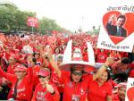 Los "camisas rojas" vuelven a la calle en el aniversario del comienzo de las protestas