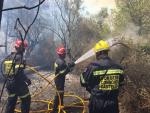 Cerca de 400 efectivos continúan trabajando en el incendio de Artana que ha alcanzado la Sierra de Espadán