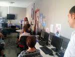 Trece mujeres de Chercos participan en un taller de empleo centrado en el emprendimiento y la creatividad