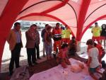 El 061 y la Fundación Mapfre cierran en la playa de Punta Umbría una campaña de prevención de ahogamientos