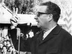 Familiares de víctimas de la dictadura piden exhumar el cuerpo de Allende