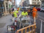 El Ayuntamiento mejora aceras e iluminación en la calle Menéndez Pelayo