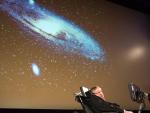 El científico británico Stephen Hawking, durante una conferencia sobre 'la creación del universo'