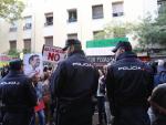 "Golpistas", "traidores", los gritos en Ferraz contra la dimisión de Sánchez