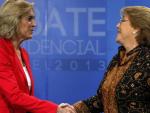 Bachelet denuncia una campaña de terror y Matthei le echa en cara los cambios de opinión