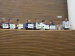 Expulsan de Cortes valencianas a alcaldes y portavoces de La Ribera por mostrar pancartas reclamando agua potable