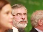 Adams reitera su inocencia en un antiguo asesinato del IRA y su apoyo a la Policía