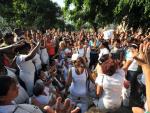 Acto de hostigamiento contra Damas de Blanco en el aniversario de la "Primavera Negra"