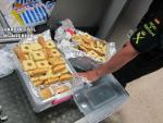 Intervenidas en el aeropuerto 200 cajetillas de tabaco camufladas en cajas con galletas