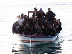 Unos 900 inmigrantes llegan a las costas italianas desde el norte de África