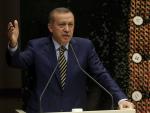 Erdogan cambia diez ministros tras la dimisión de tres por corrupción