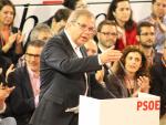 Carmona dice a Sumelzo que "en el PSOE hay gente que es y otra que está" y pide un "buen psiquiatra" para el partido