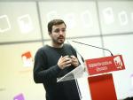 Garzón avisa al PSOE de que será cómplice del PP tanto si se abstienen los 85 diputados como si 11 "se van al baño"