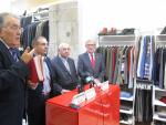 Cáritas abre en Santiago su tercera tienda en Galicia de ropa de segunda mano para ayudar a personas en exclusión social