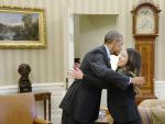 Obama abraza a Nina