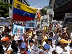 La oposición venezolana se manifiesta contra la suspensión del revocatorio