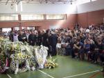 Miles de personas despiden a los cinco chicos fallecidos en Monterrubio