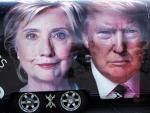 Una furgoneta de TV con imágenes de ambos candidatos en Hempsted, Nueva York, el 26 de septiembre