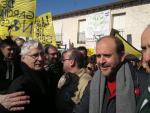 Cientos de personas se manifiestan en Villar de Cañas contra la instalación del silo