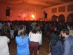 Cientos de jóvenes de Palos de la Frontera despiden el verano con música en directo