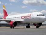 Iberia Express anuncia bajadas de sus billetes con Canarias de entre un 13 y un 25%, pero cobrará por la primera maleta