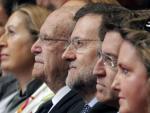 Rajoy defiende la honradez de la clase política con Fraga como mejor ejemplo