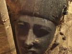 Arqueólogos españoles hallan una veintena de momias y un sarcófago en Egipto