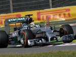 Hamilton lidera otro nuevo dominio de Mercedes en Suzuka, con la amenaza de un tifón