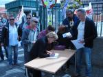 Vecinos de Valladolid presionan con su firma a Lactalis para que acceda a vender Lauki