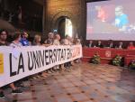 CC.OO. y trabajadores de la UB reprochan ante Puigdemont el "ahogo económico" de las universidades