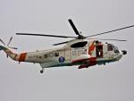 Complicada operación de rescate por helicóptero de un joven que se cayó por un barranco en Fene