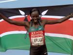 La keniata Edna Kiplagat, primera mujer que revalida el título de maratón en Moscú