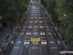Treinta activistas de Greenpeace pintan 2.000 m2 de la calle Bravo Murillo de Madrid en el Día sin coches