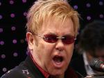 Elton John rinde homnaje a Elizabeth Taylor