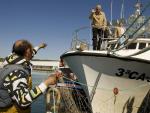 Arenas pondrá en marcha un Plan Integral en Barbate que supone una "apuesta decidida" por la pesca