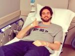 Pau colgó en Twitter la foto de él mismo en el hospital tras la operación