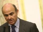 De Guindos prevé más fusiones en "próximas semanas" y avisa de la caída "más intensa" del crédito