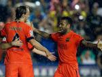 Neymar y Rakitic regresan de Valencia con molestias