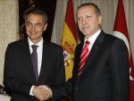 Zapatero inicia su visita a Ankara con una ofrenda en el mausoleo de Ataturk