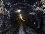 Las obras que causaron un socavón en los túneles de la línea 1 seguirán paralizadas hasta que las revisen técnicos