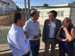 González (PP) critica las "deficiencias" educativas en la provincia y lamenta las aulas prefabricadas en Lepe