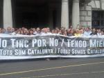 Los valencianos salen a la calle para solidarizarse con Barcelona y reivindicar "unidad contra el terrorismo"