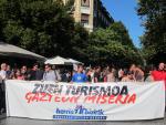 Cientos de personas marchan en San Sebastián contra un modelo de turismo que "solo beneficia a unos pocos"