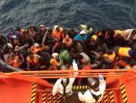 Llegan a Motril en buen estado 36 subsaharianos, siete de ellos mujeres, rescatados de una patera